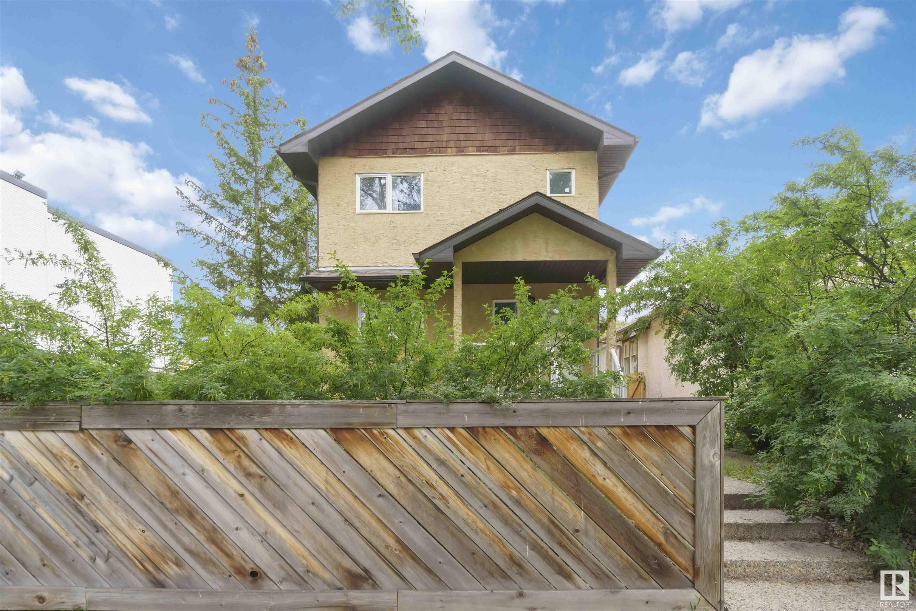 Photo de la propriété: 11438 97 Street NW AB T5X 1X5