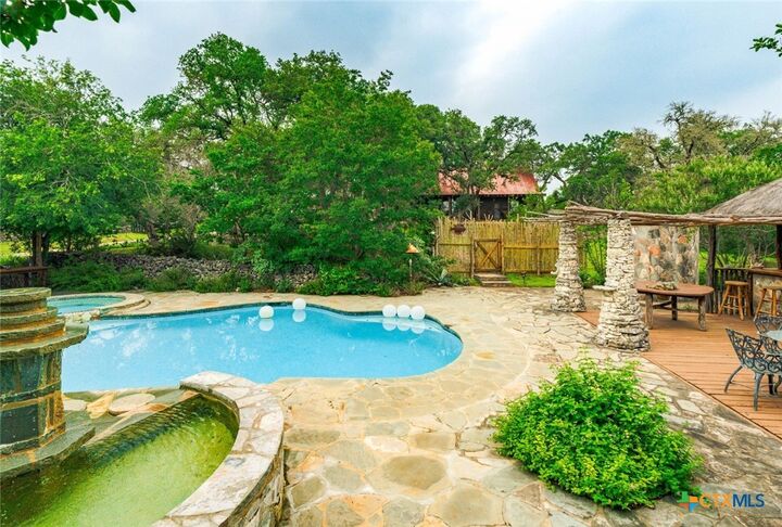 Property Photo:  1218 Oakwood Loop  TX 78666 