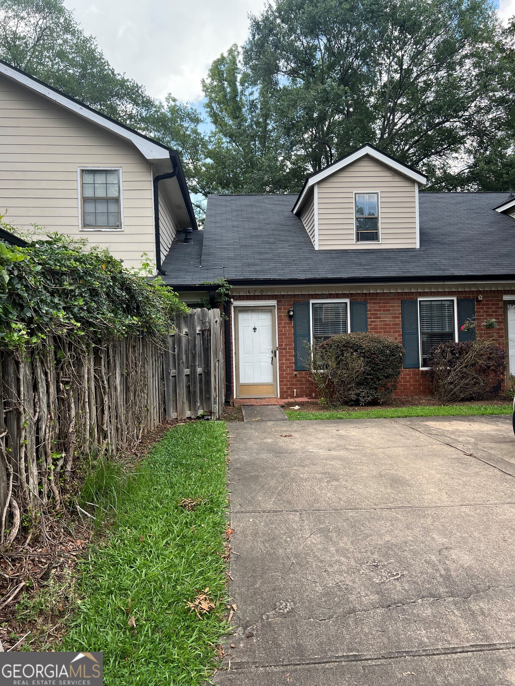Property Photo: 470 Huntington Road 5 GA 30606