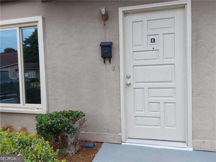 Property Photo: 1818 Ashborough Circle GA 30067