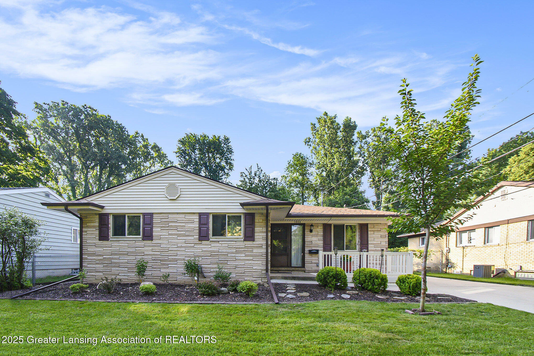 Property Photo:  1809 S Holly Way  MI 48910 