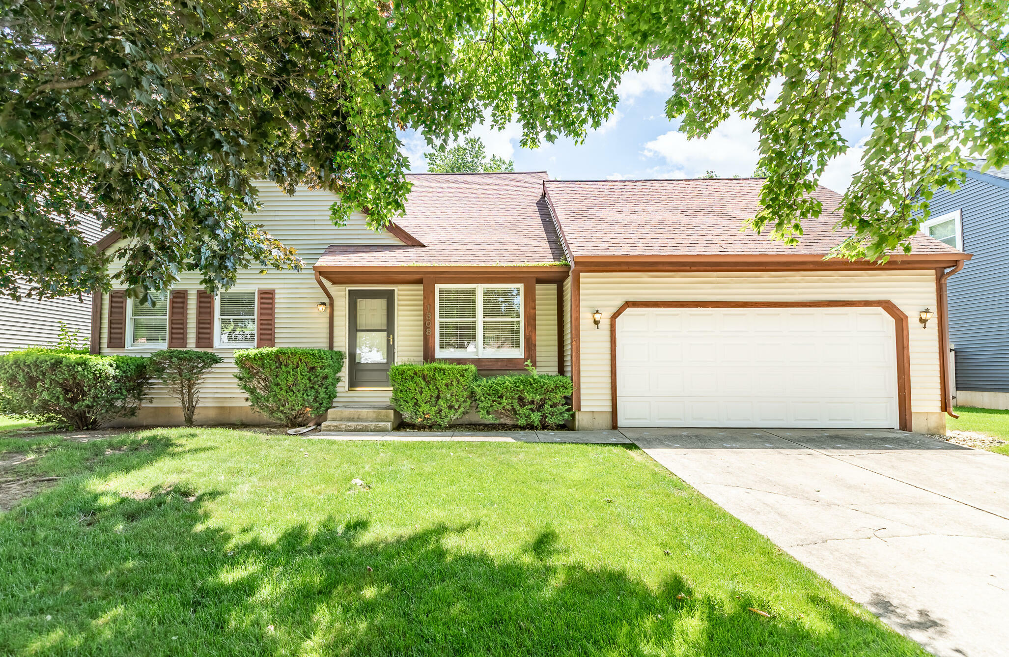 Property Photo:  1308 Chesapeake Park Drive  IN 46383 