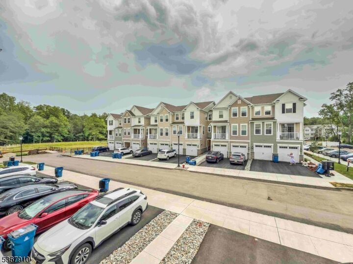 204 Honeysuckle Ln  Warren Twp. NJ 07059 photo