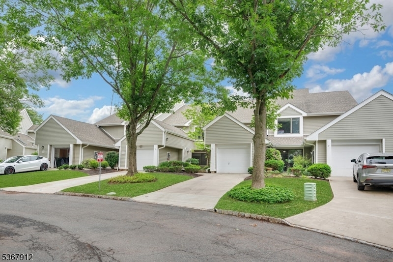 Property Photo:  92 Hagerman Ct 92  NJ 08807 