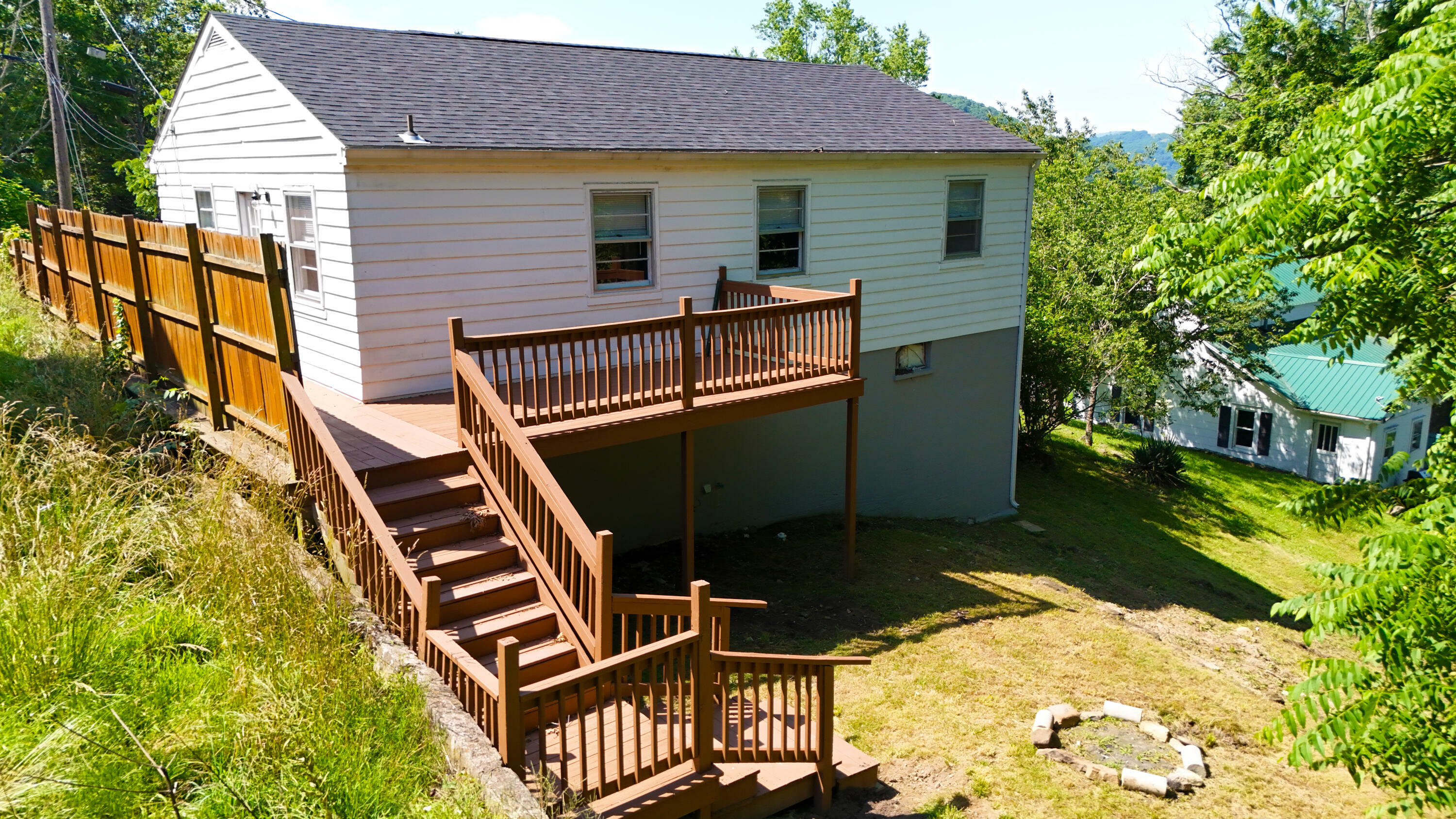 547 North Ave  Ronceverte WV 24970 photo
