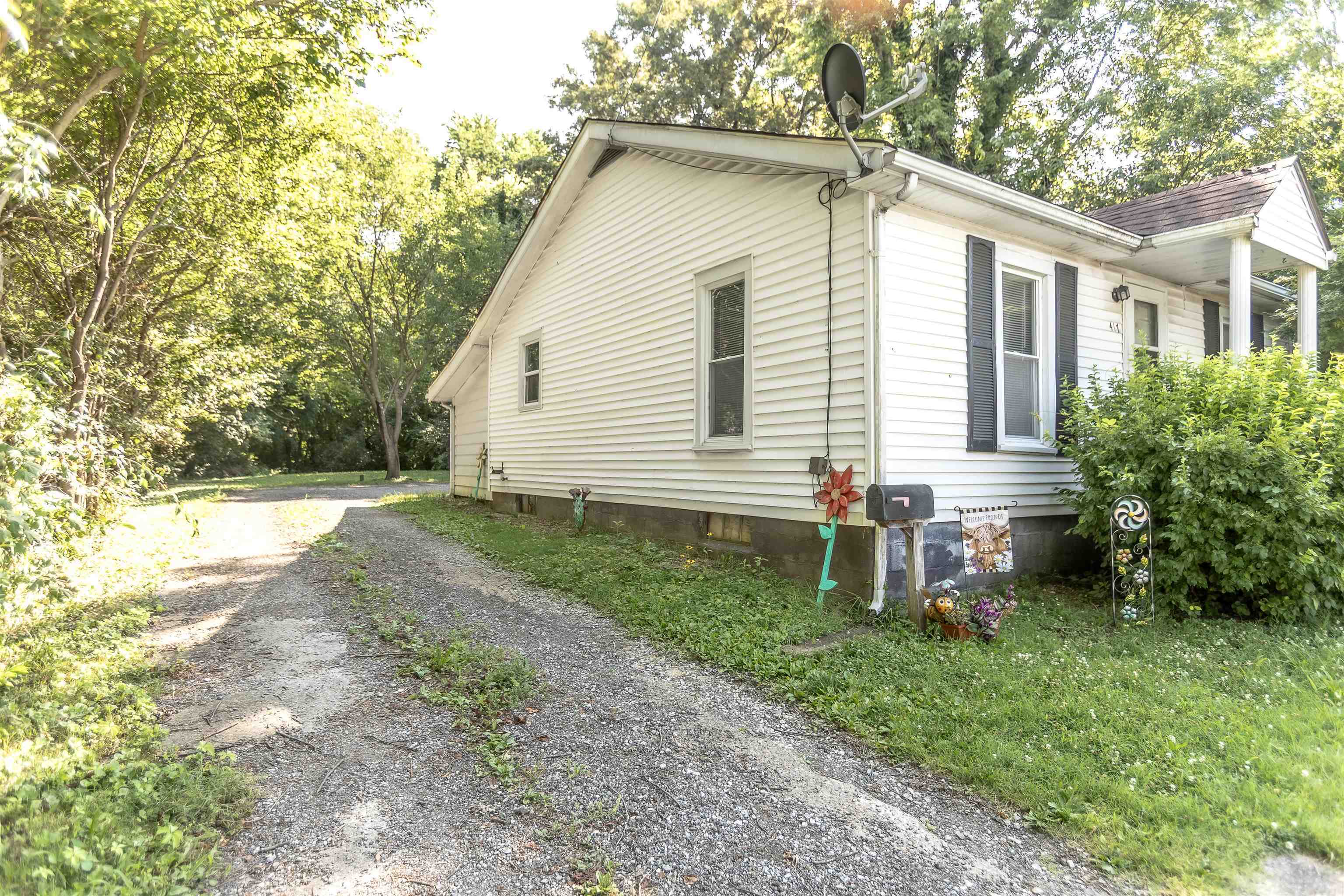 Property Photo: 417 E Lyon Street KY 42437