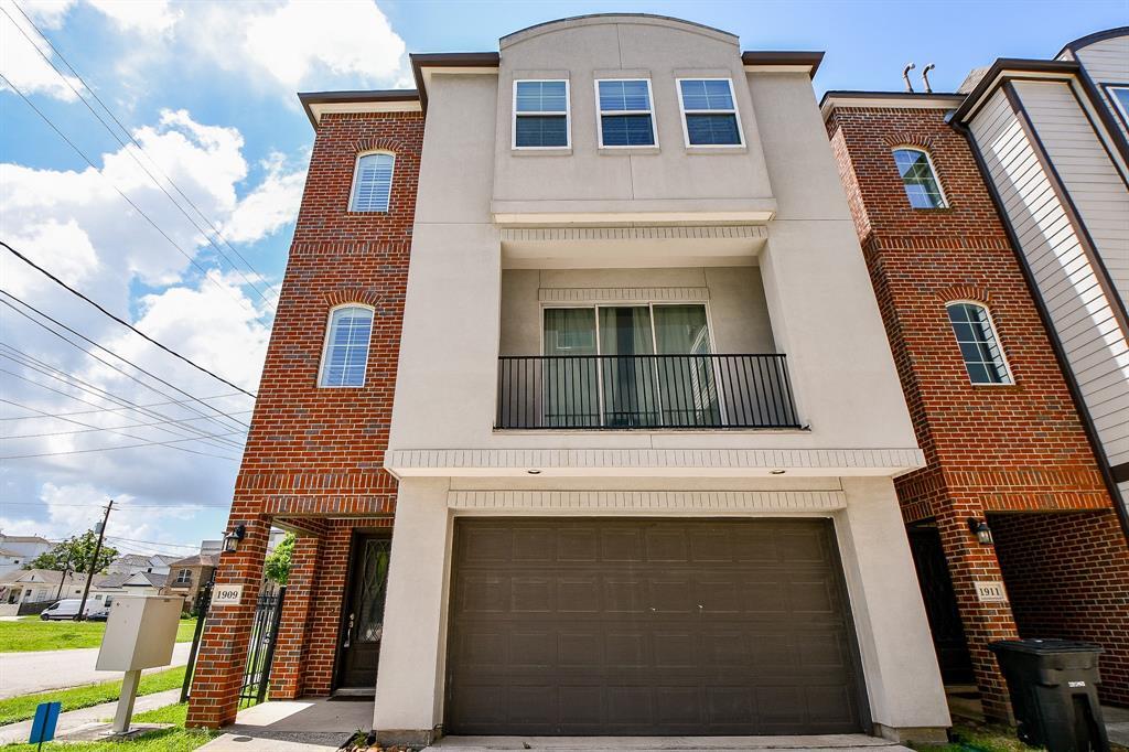 Property Photo: 1909 Hickory Street TX 77007