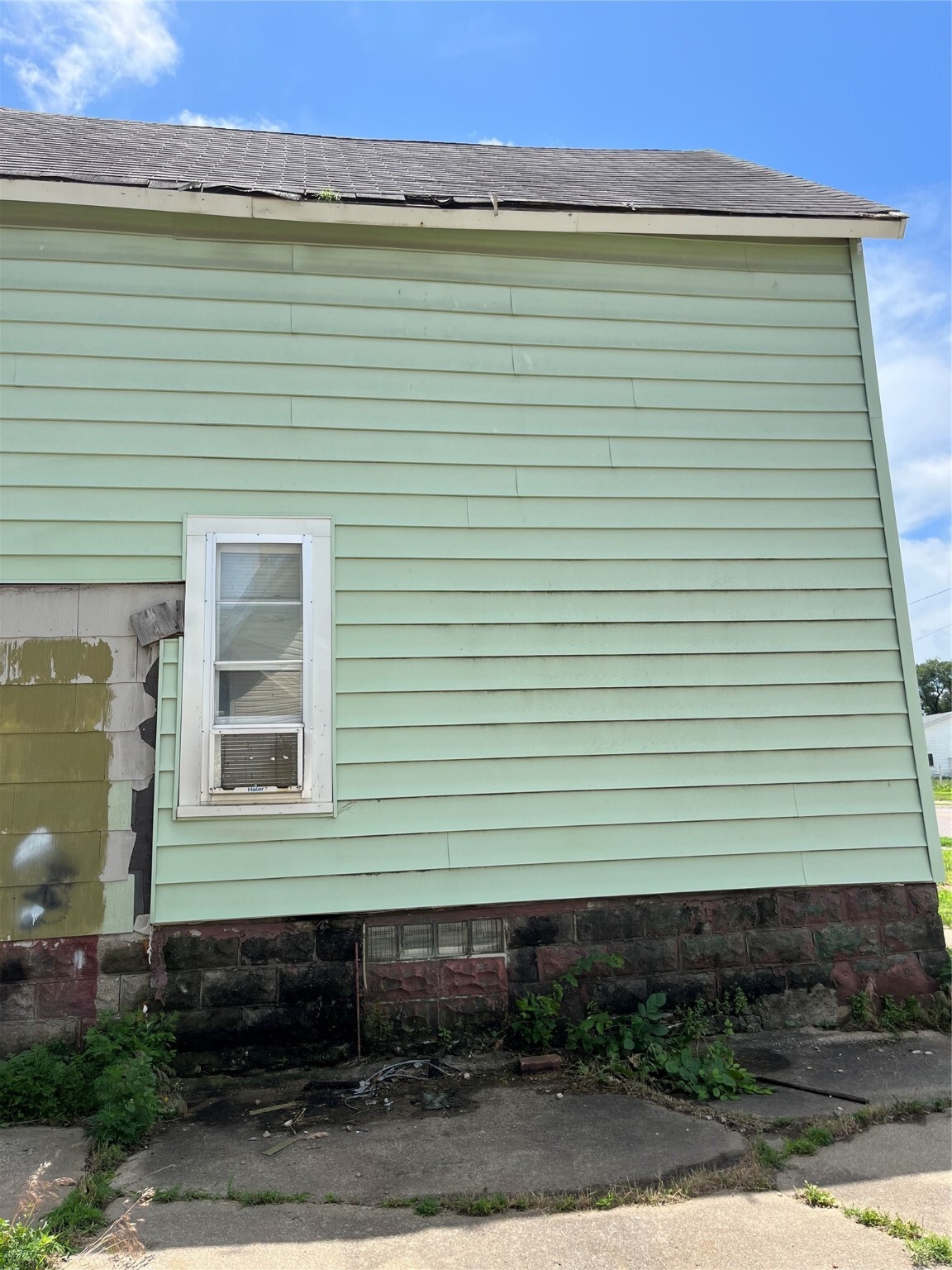 Property Photo: 409 N 3rd Avenue IA 50158