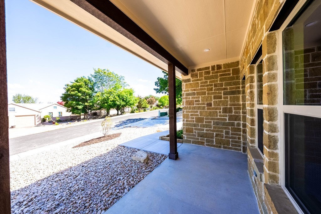 Property Photo: 706 Oak Valley Dr TX 78028
