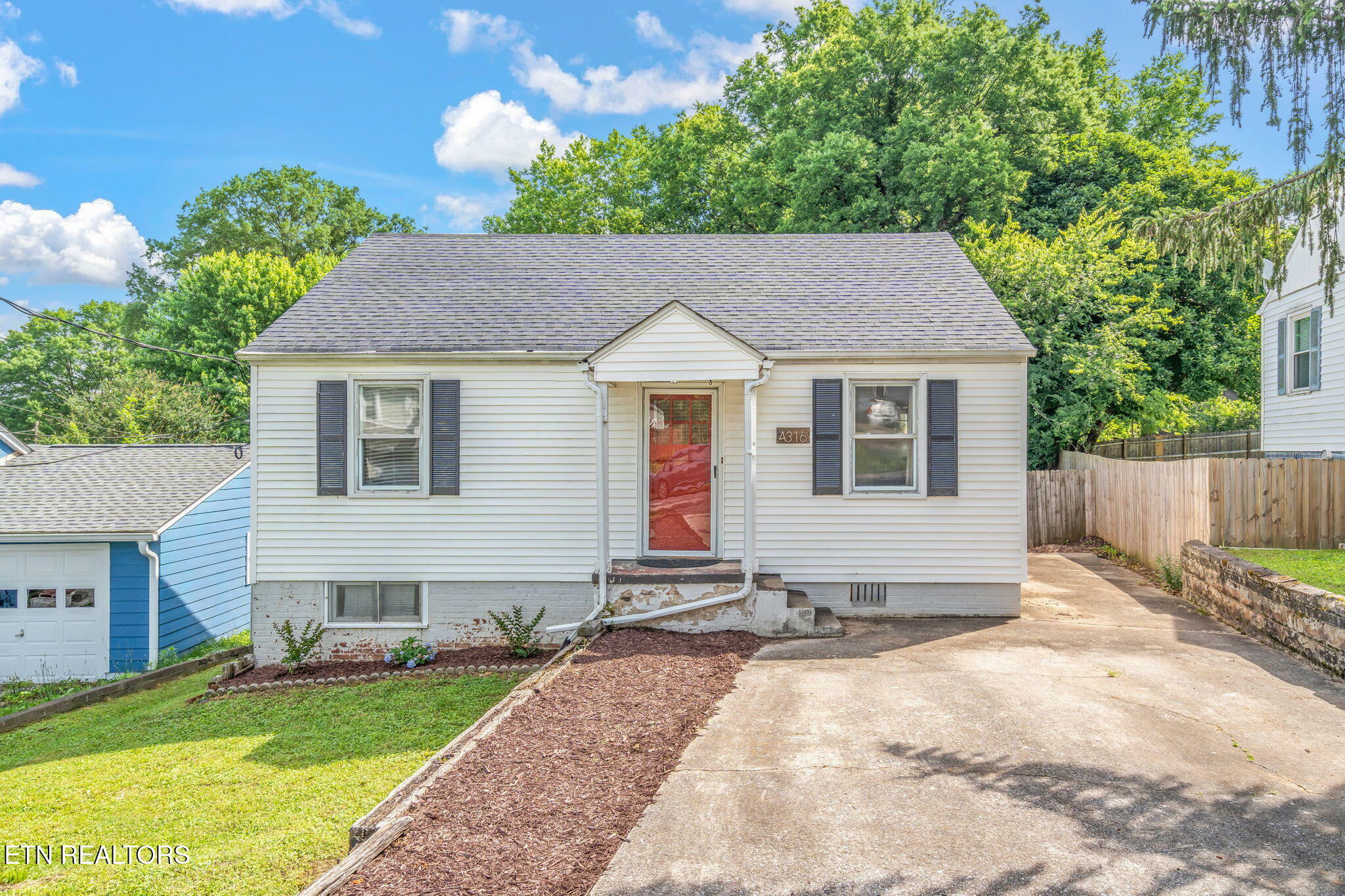 Property Photo: 4316 Hayes Rd TN 37912
