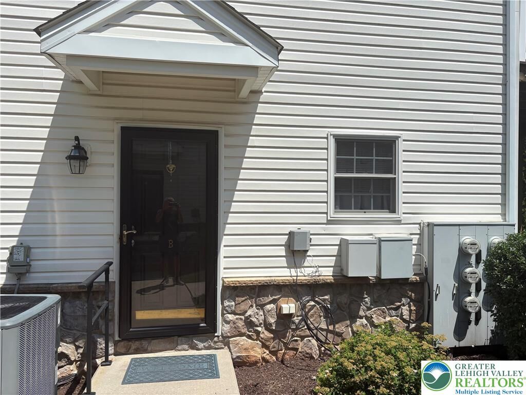 Property Photo: 1531 Chateau Place #B PA 18045