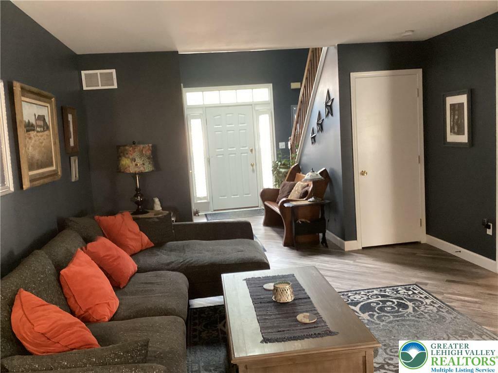 Property Photo:  3210 Oakland Square Drive  PA 18020 