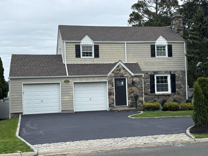 666 S Wellwood Avenue  Lindenhurst NY 11757 photo