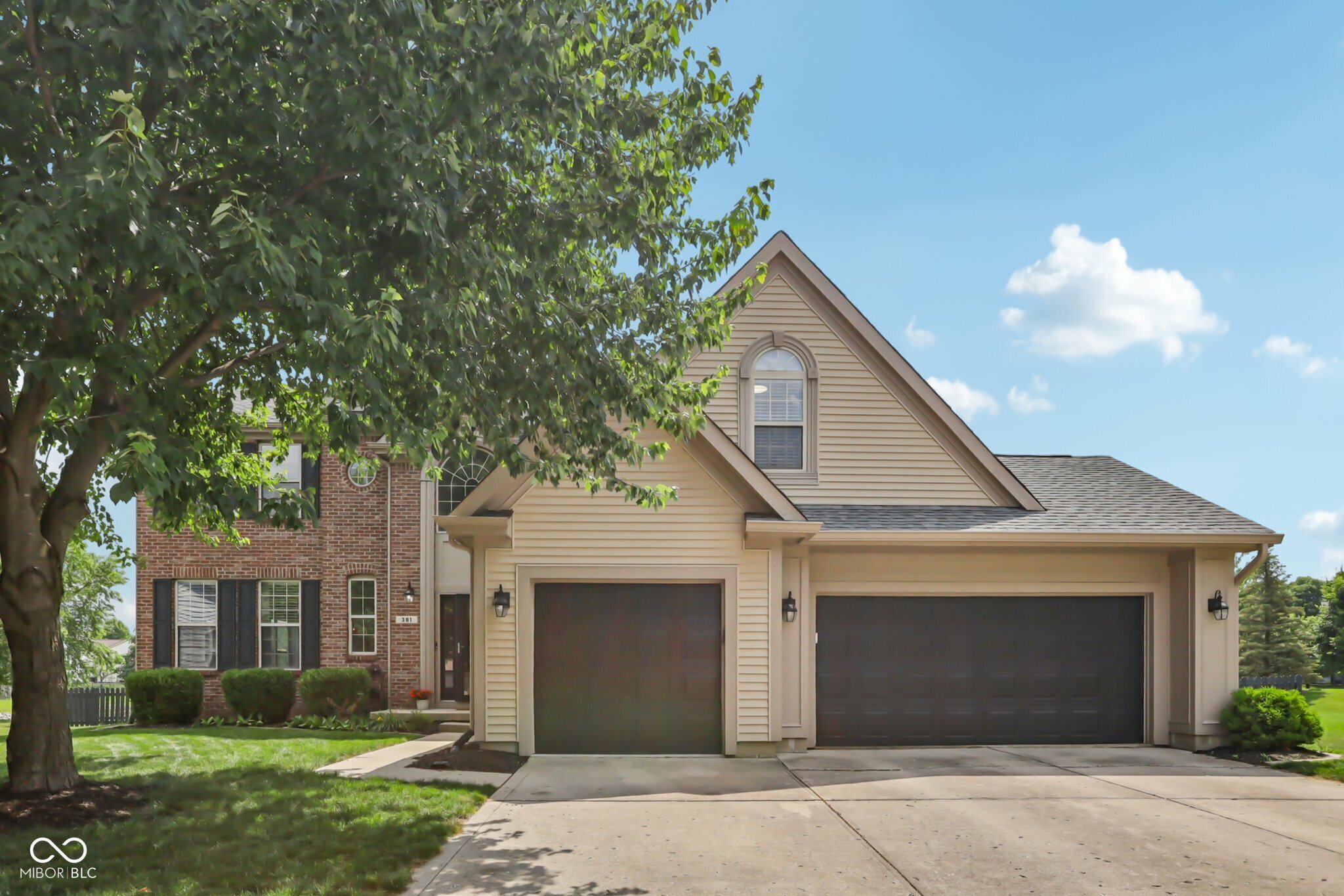 Property Photo: 301 Cobblesprings Court IN 46123