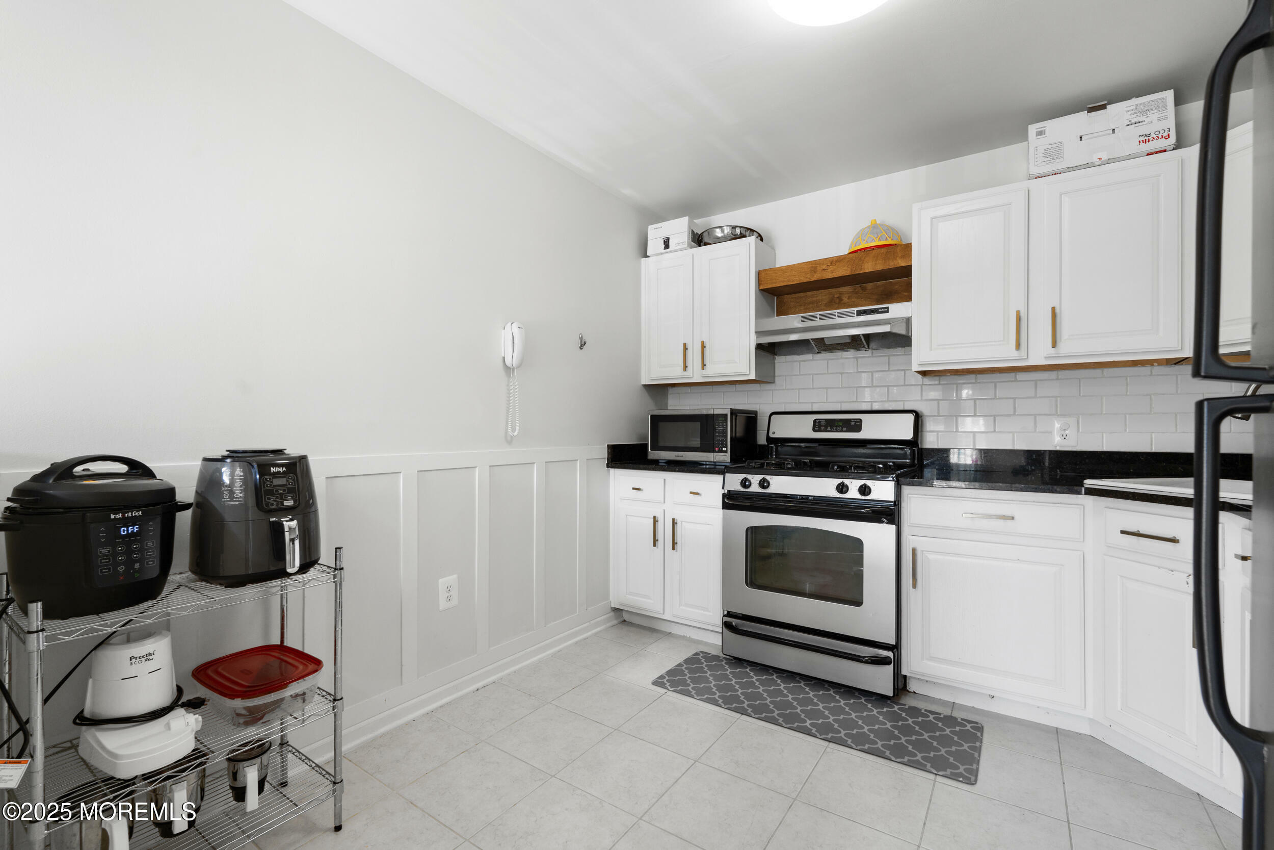 Property Photo: 1060 Morning Glory Drive 1060 NJ 08831