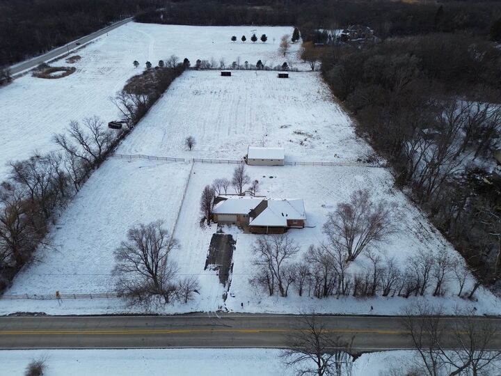 Property Photo:  189 Old Sutton Road  IL 60010 