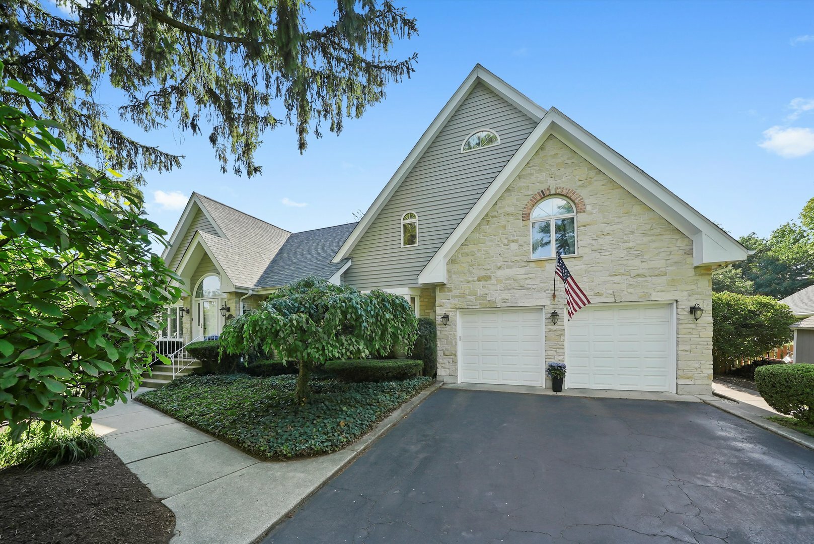 Property Photo: 324 N Wilmette Avenue IL 60559