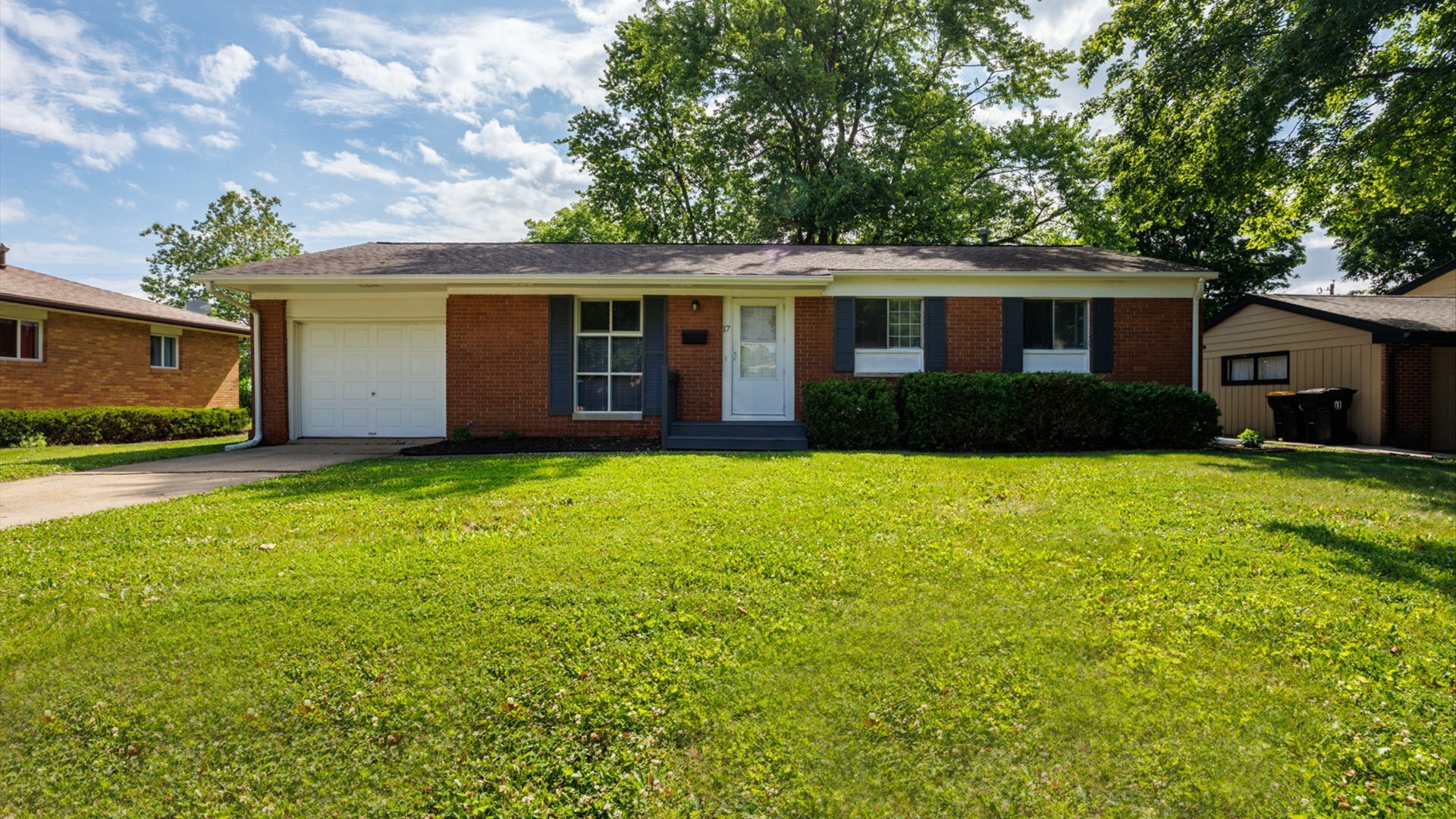 Property Photo: 17 Kingswood Drive IL 61761