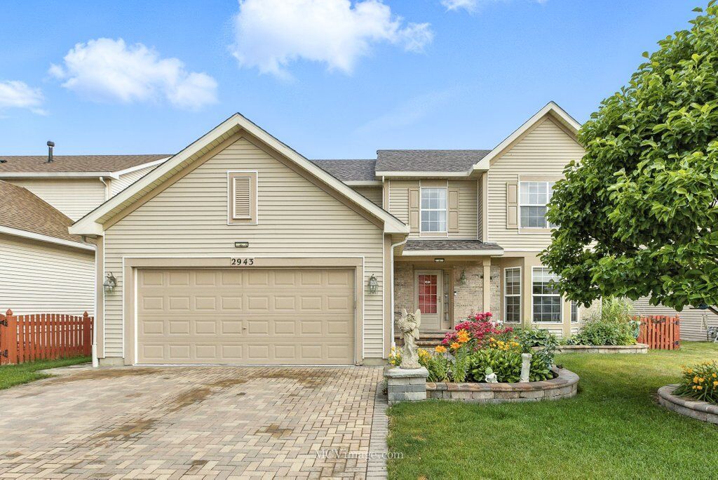 Property Photo:  2943 Heather Lane  IL 60538 
