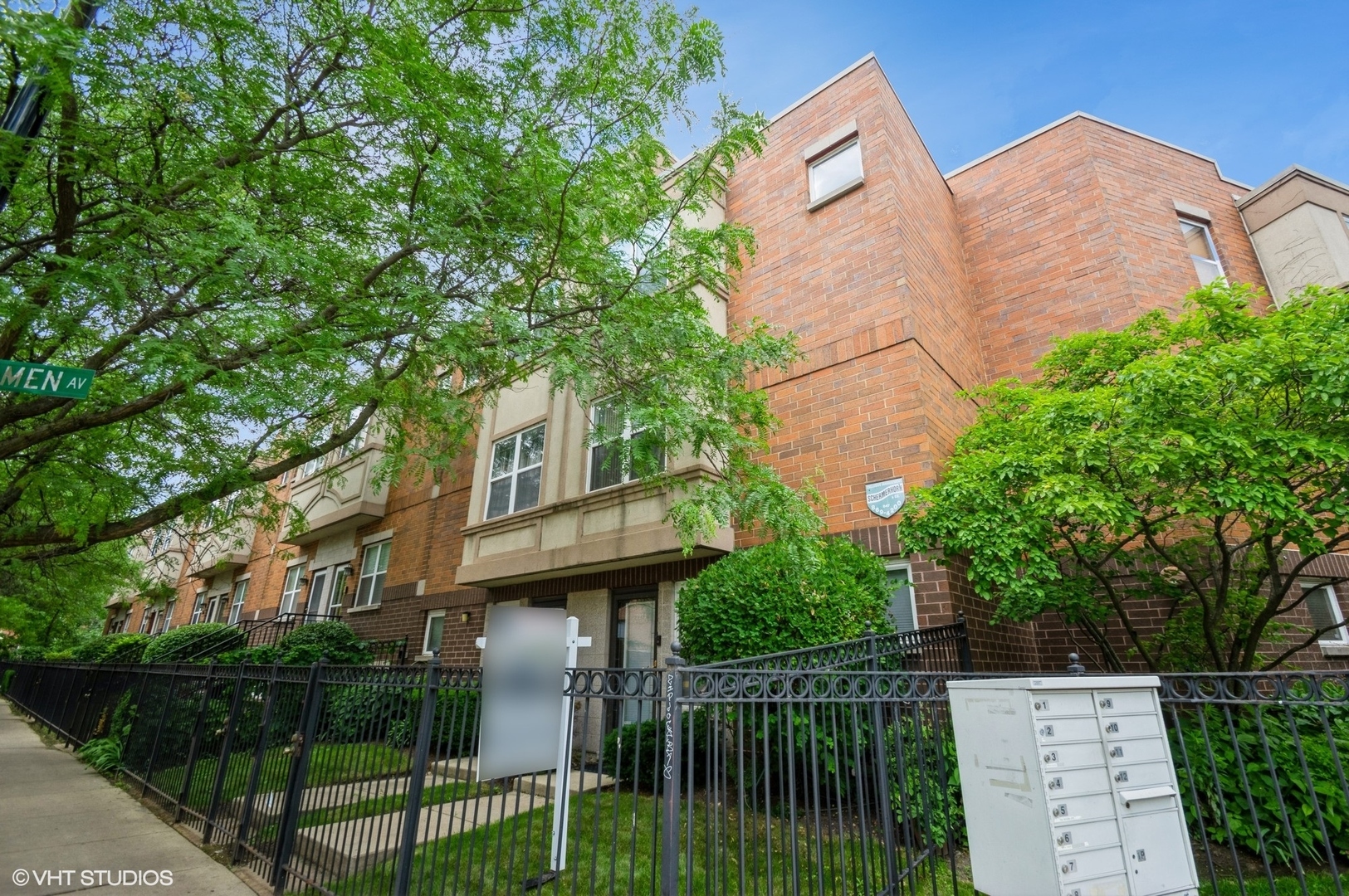 Property Photo:  7272 N Rogers Avenue  IL 60645 
