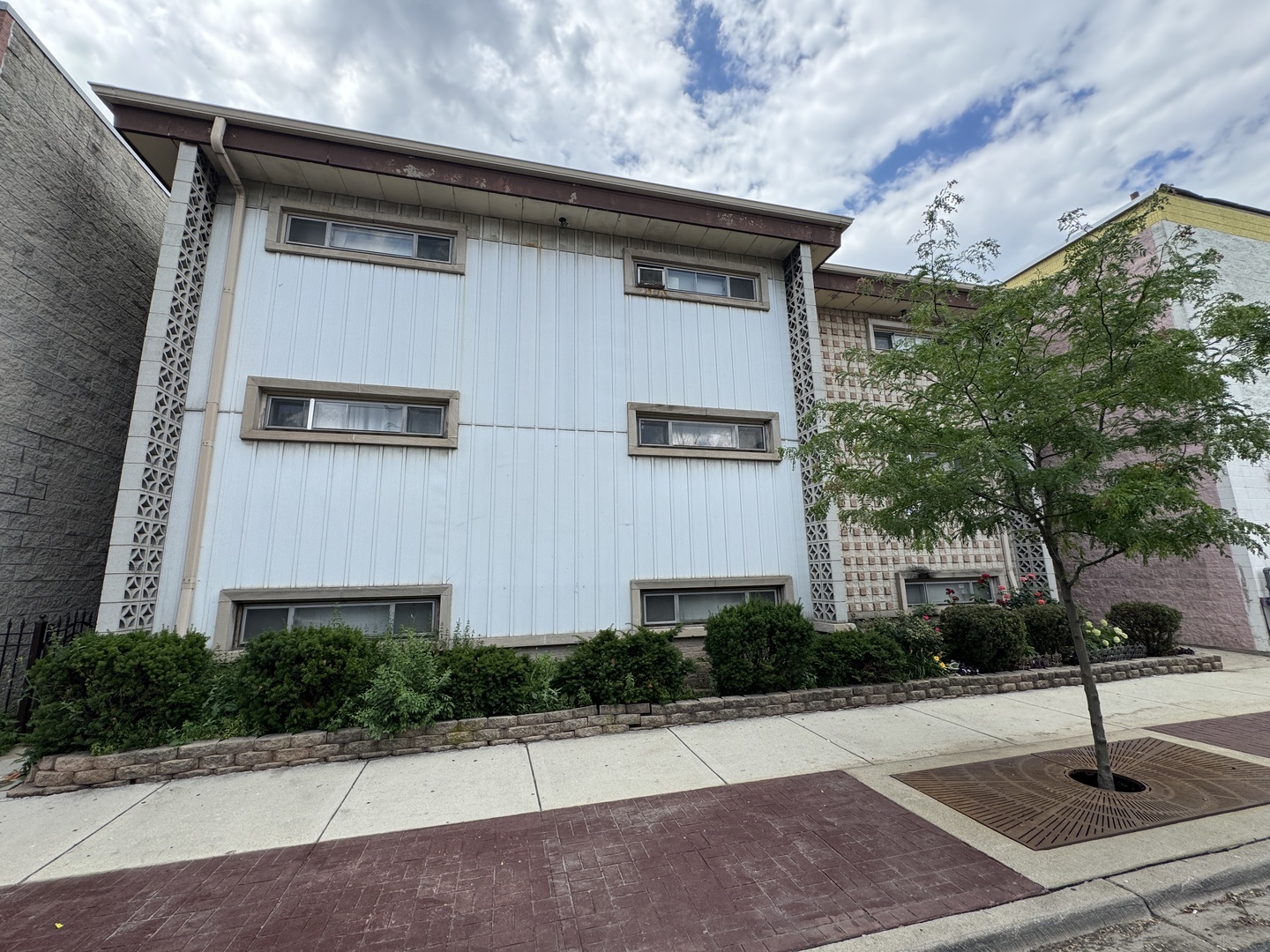 Property Photo: 2546 N Harlem Avenue Ga IL 60707