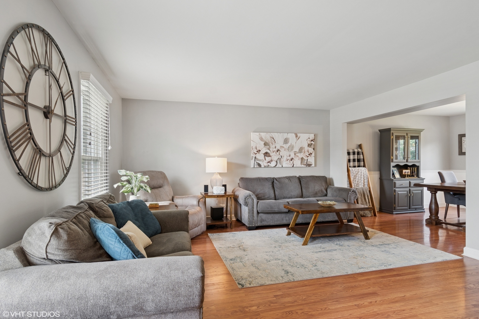 Property Photo: 1157 Pinetree Lane IL 60103