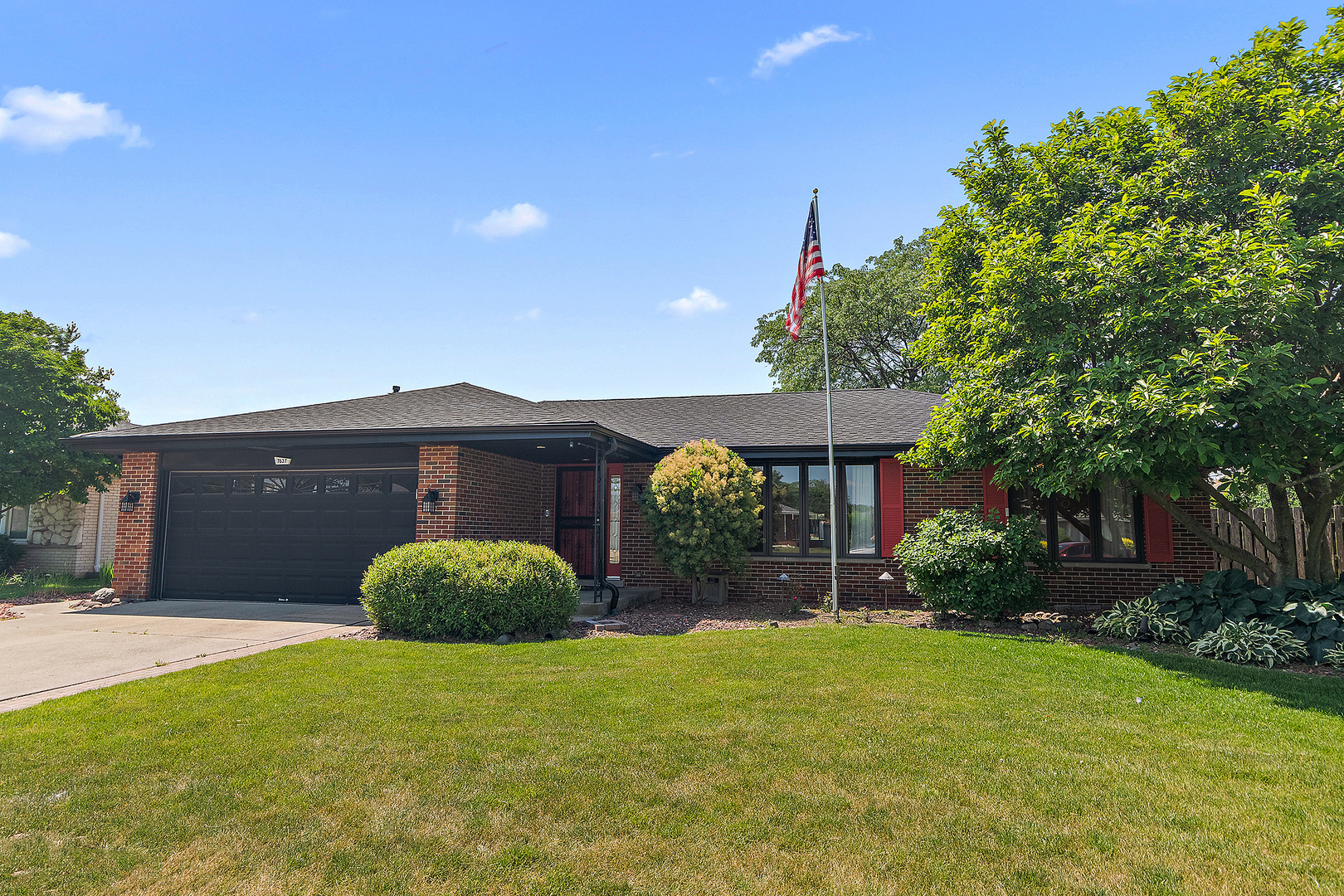 Property Photo: 7637 Sequoia Court IL 60462