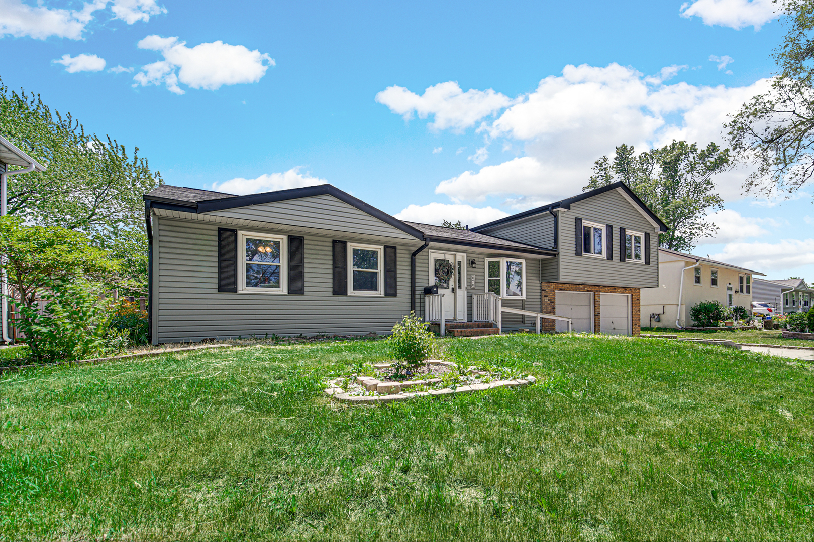 Property Photo:  676 Marine Drive  IL 60084 