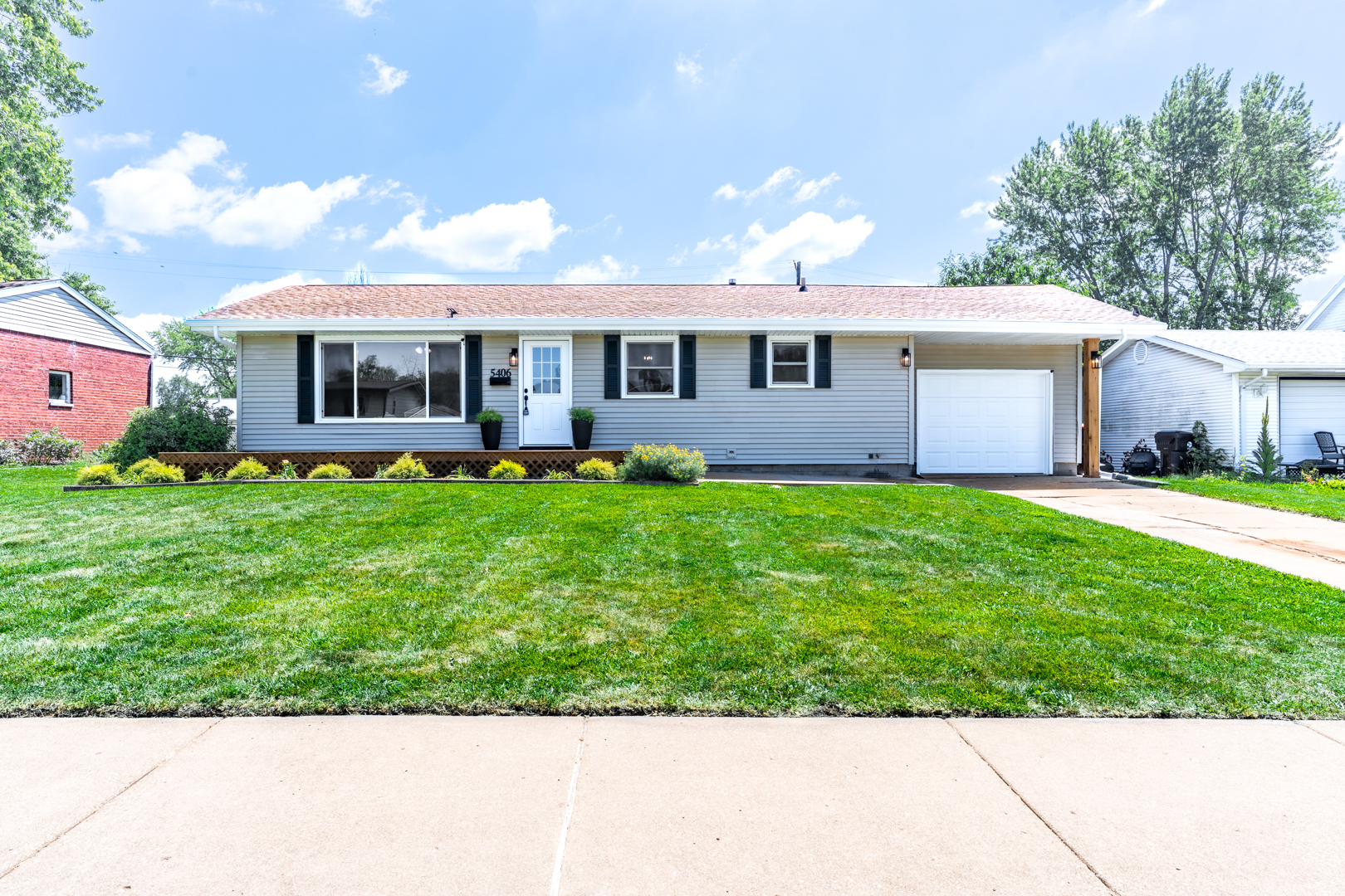 Property Photo:  5406 N Arrow Drive  IL 61614 
