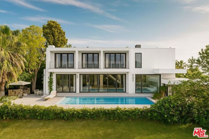 Property Photo:  1111 Bel Air Place  CA 90077 