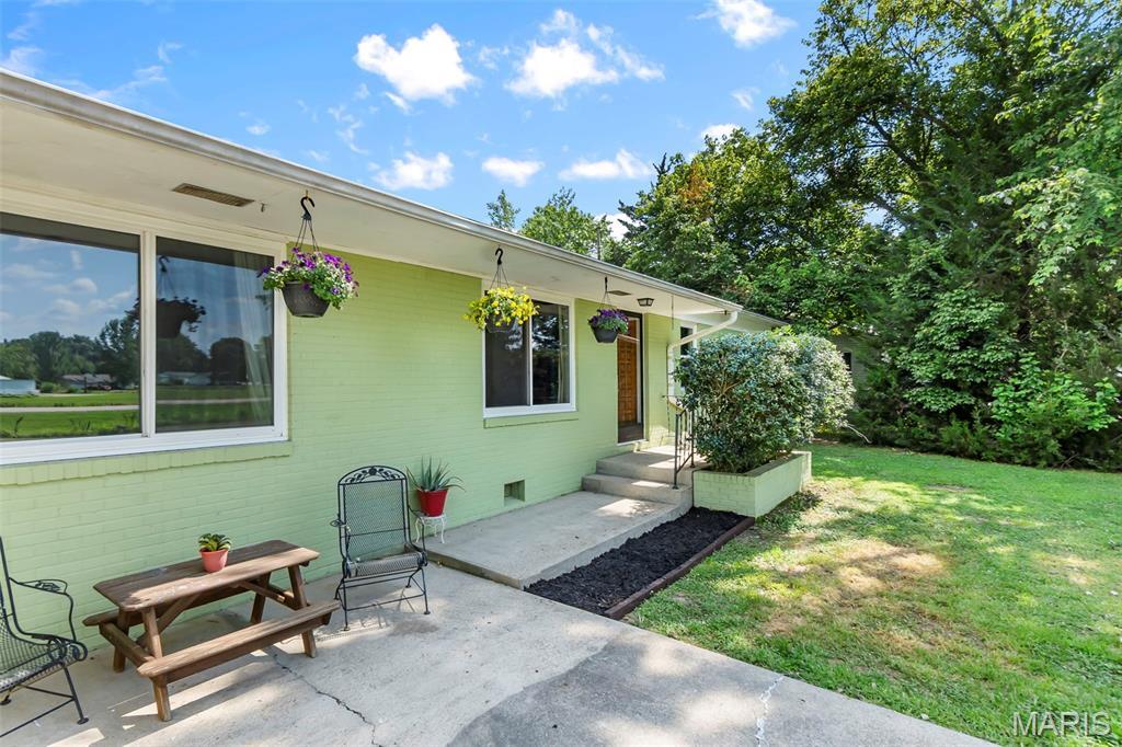 Property Photo: 708 W 2nd Street MO 63730
