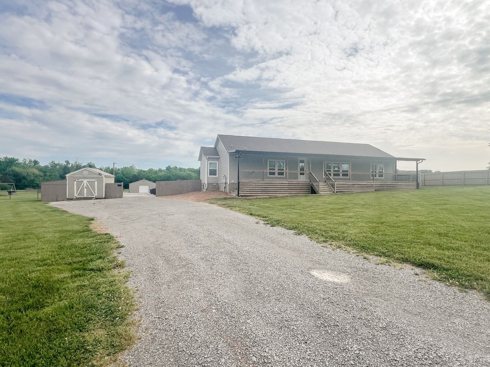 Property Photo: 124 Mill Rd TN 37090