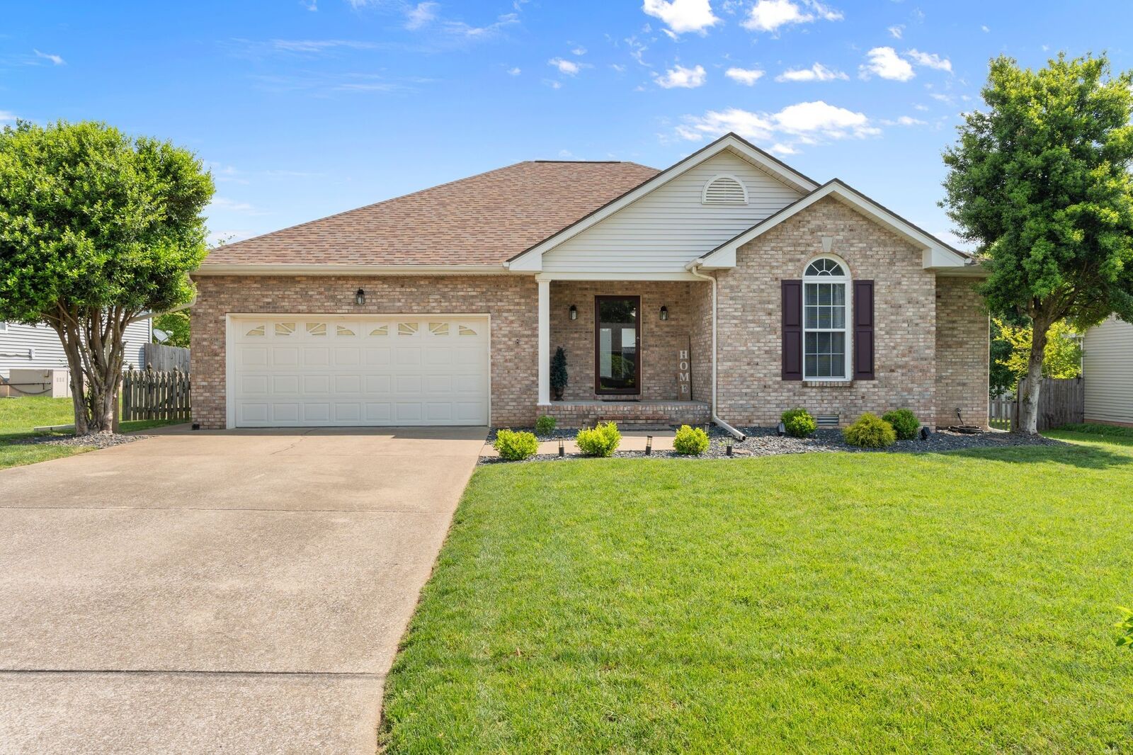 Property Photo: 917 Lone Oak Dr TN 37066