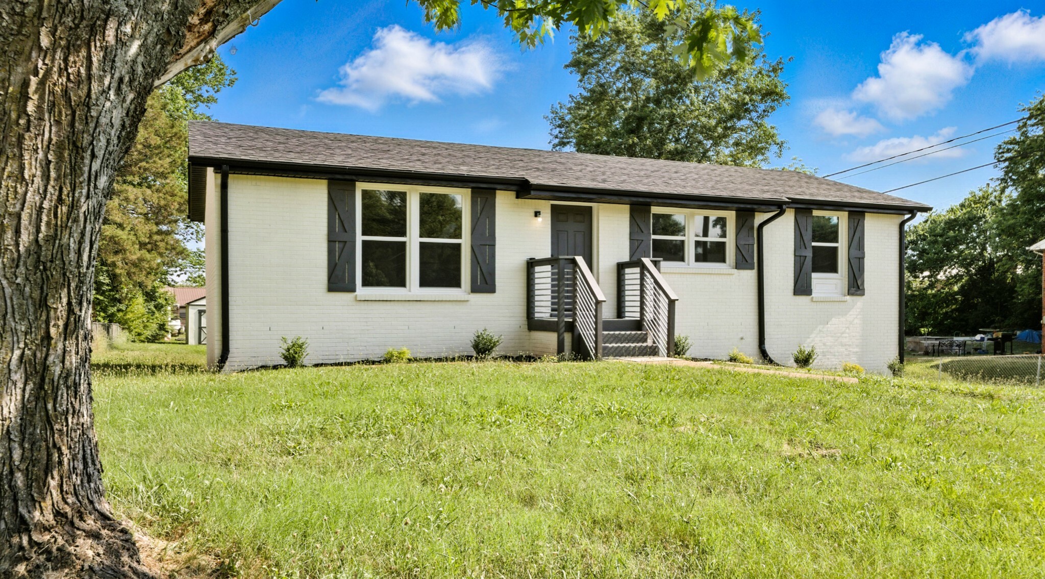 Property Photo: 404 Lisle Dr TN 37042