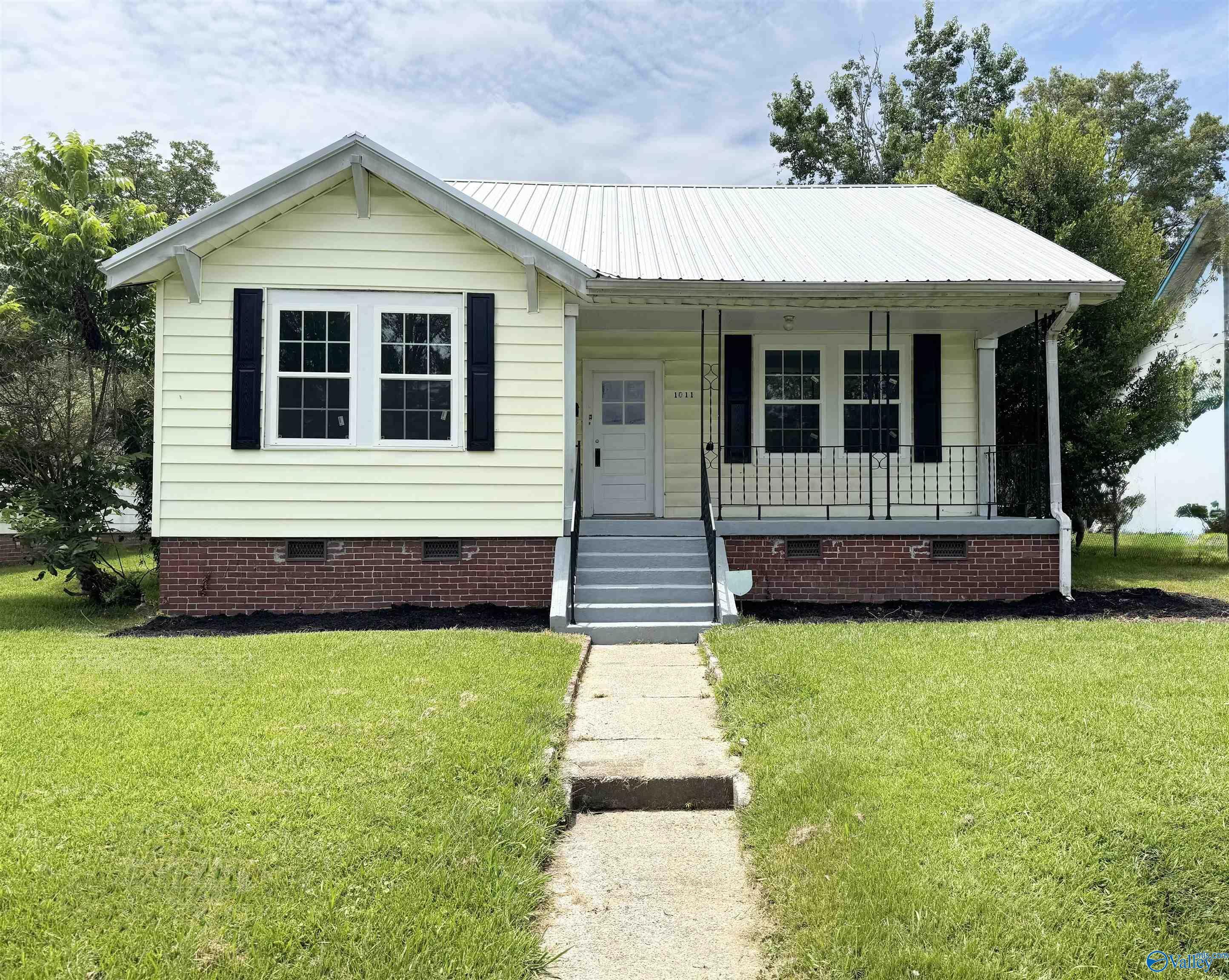 Property Photo:  1011 Litchfield Avenue  AL 35903 