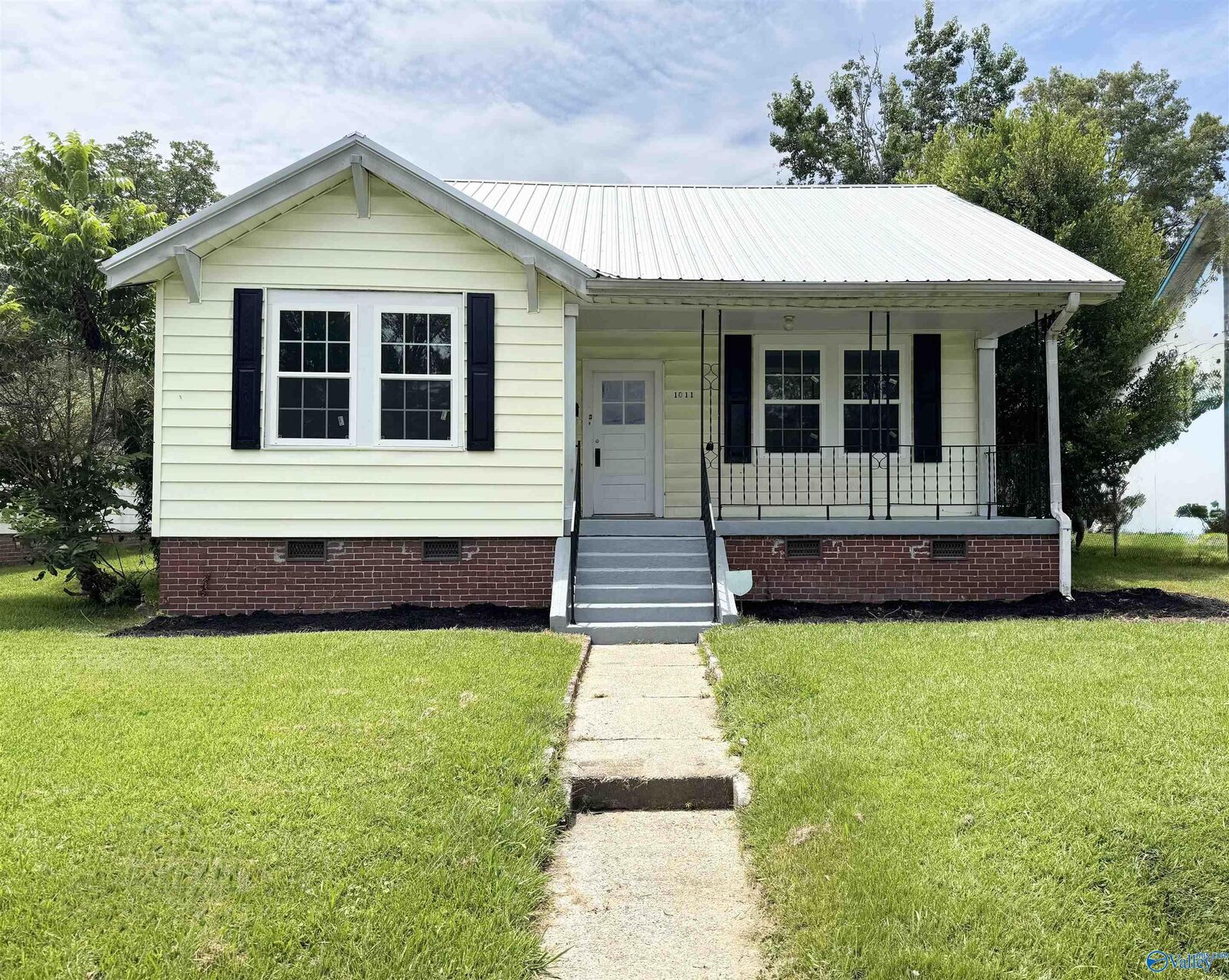 Property Photo:  1011 Litchfield Avenue  AL 35903