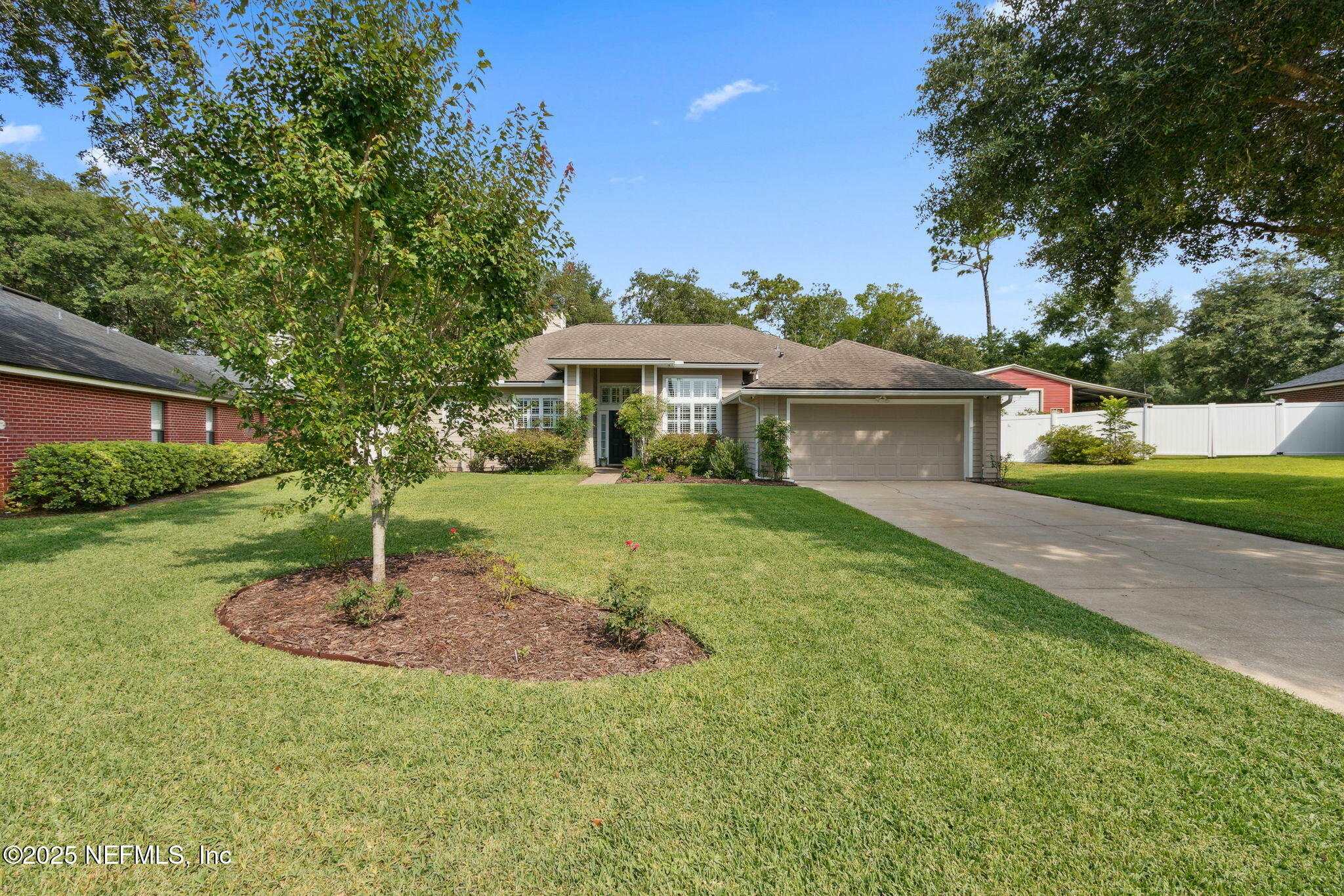 Property Photo: 1925 Wages Way FL 32218