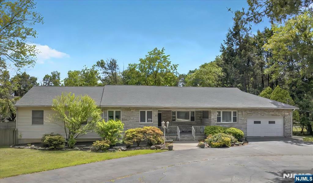 Property Photo:  915 Glen Avenue  NJ 07676 