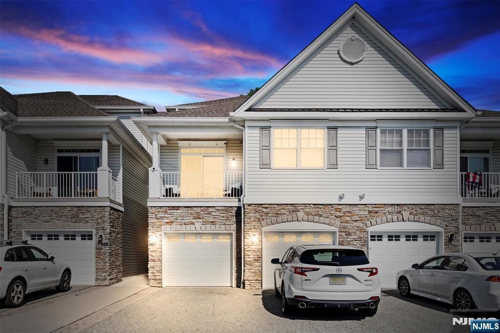 Property Photo:  6 Elston Court  NJ 07420 