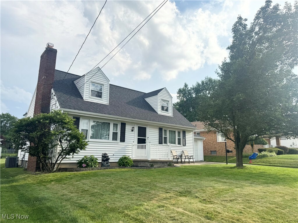 Property Photo: 470 Geneva Avenue OH 44471