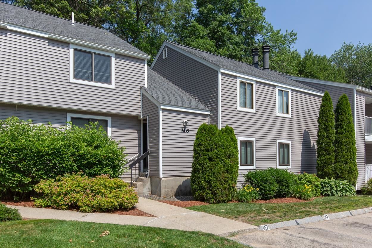 Property Photo: 6 Snow Circle NH 03062