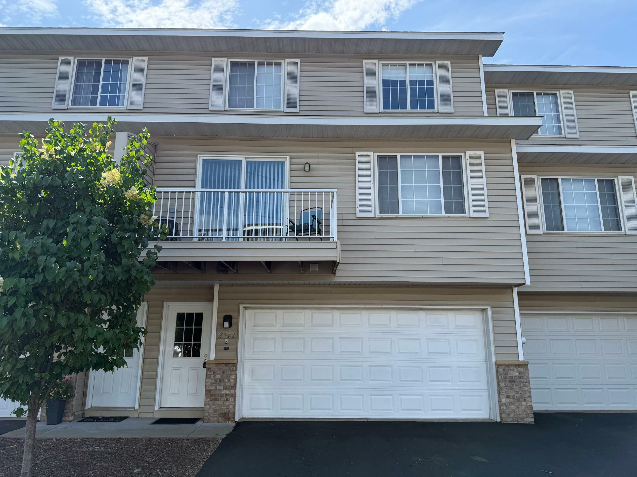 Property Photo: 2541 Cobble Hill Court Unit E MN 55125