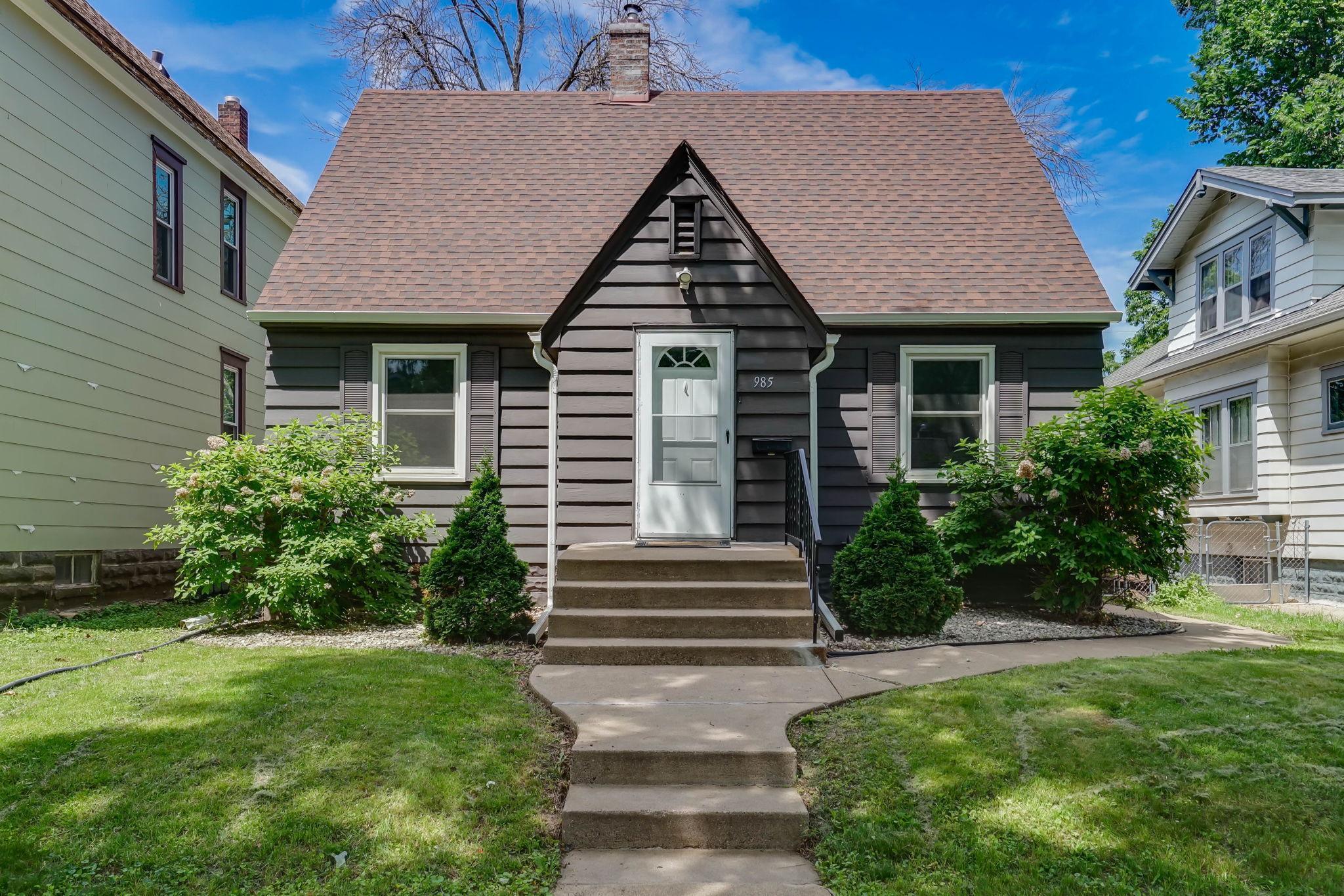 Property Photo: 985 Rose Avenue E MN 55106