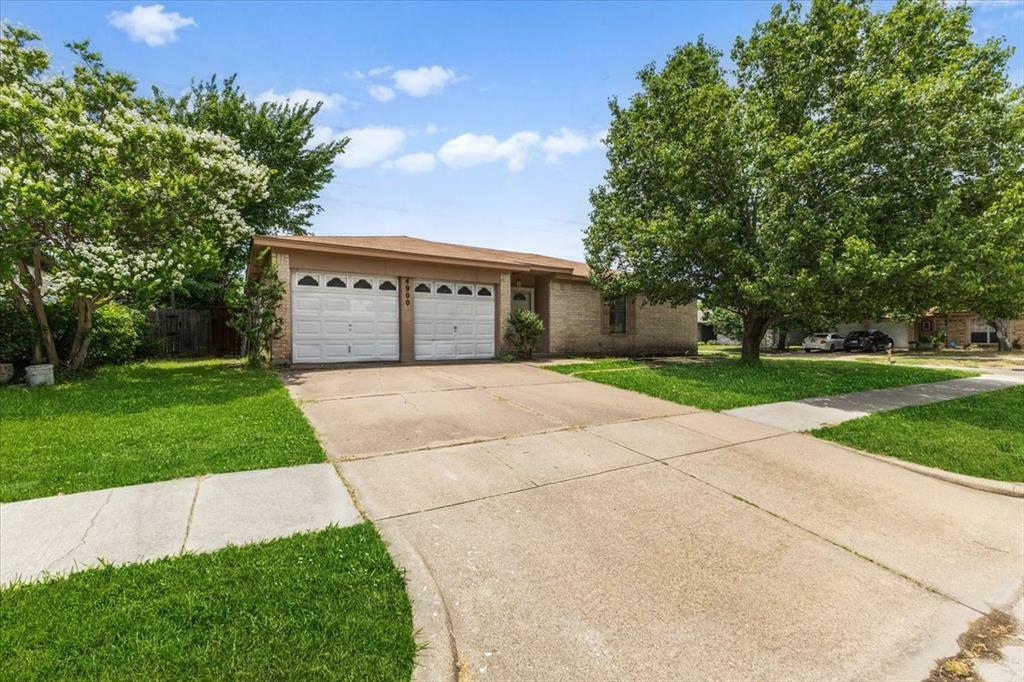 Property Photo:  4900 Highbank Drive  TX 76018 