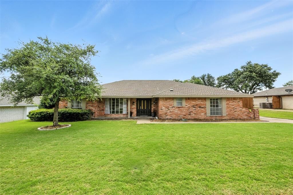 Property Photo: 6609 Ladera Place TX 76133
