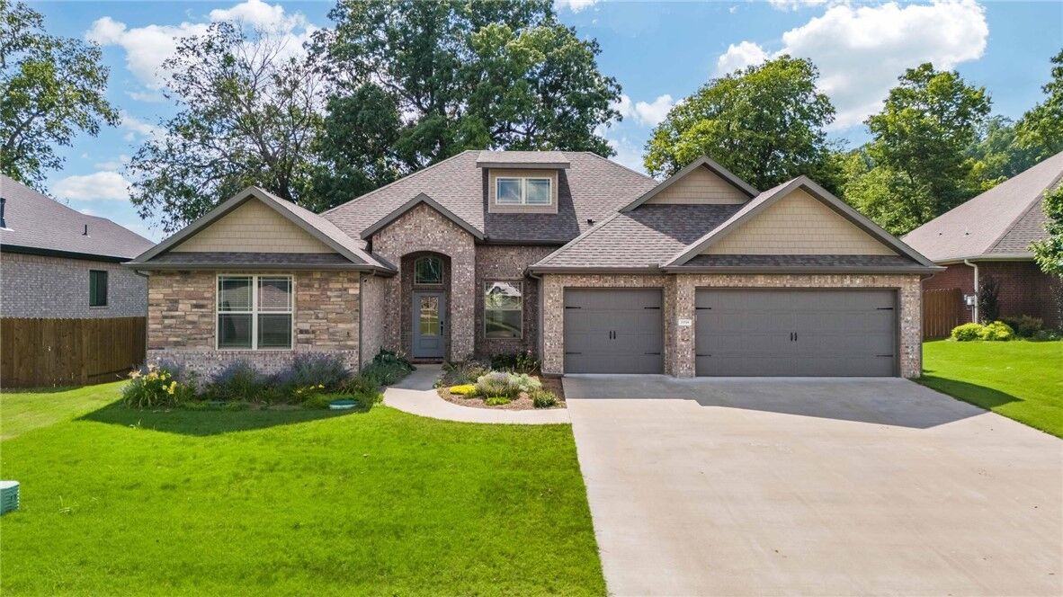 Property Photo:  1059 N Torrey Pines Lane  AR 72718 