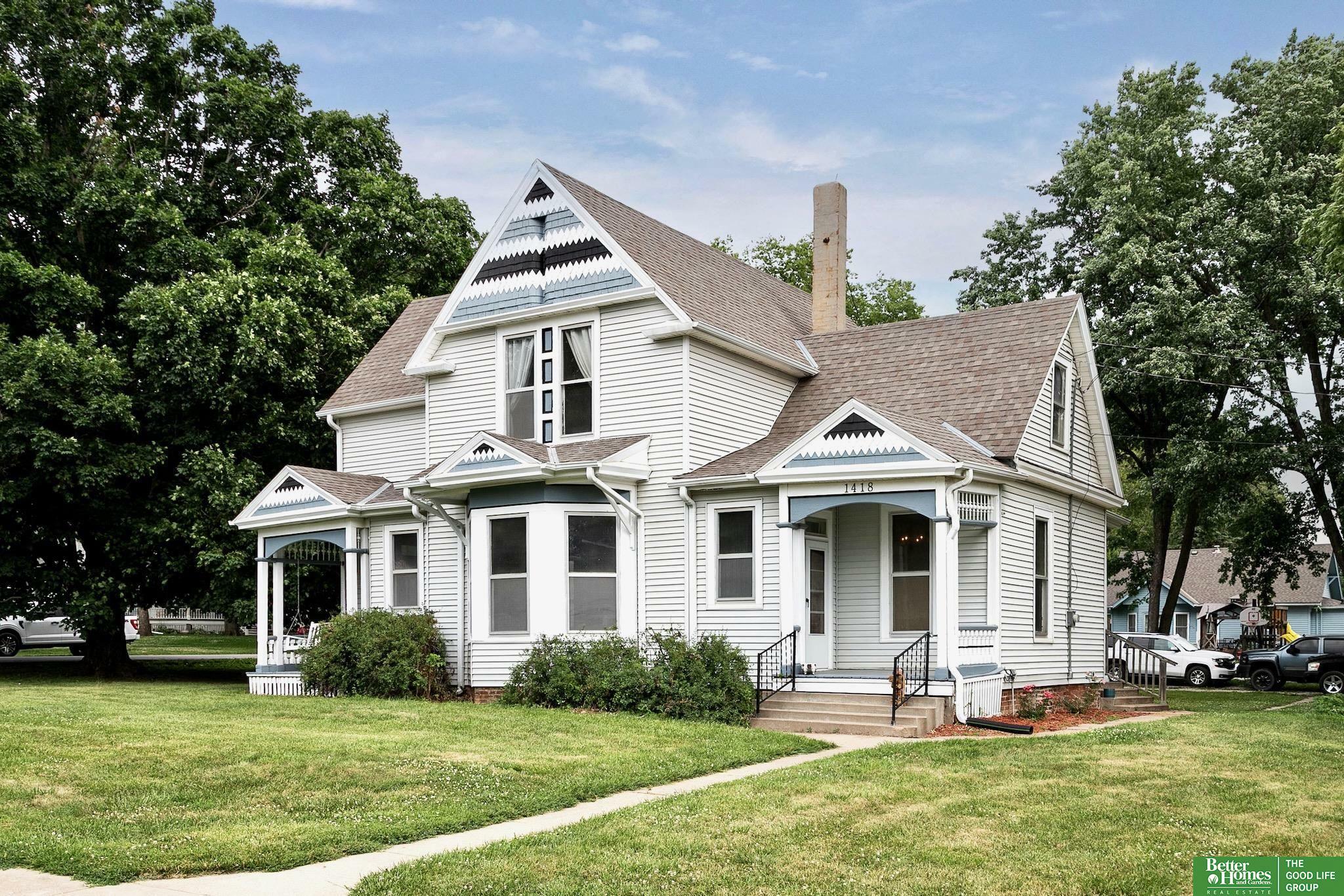 Property Photo: 1418 Monroe Street NE 68023