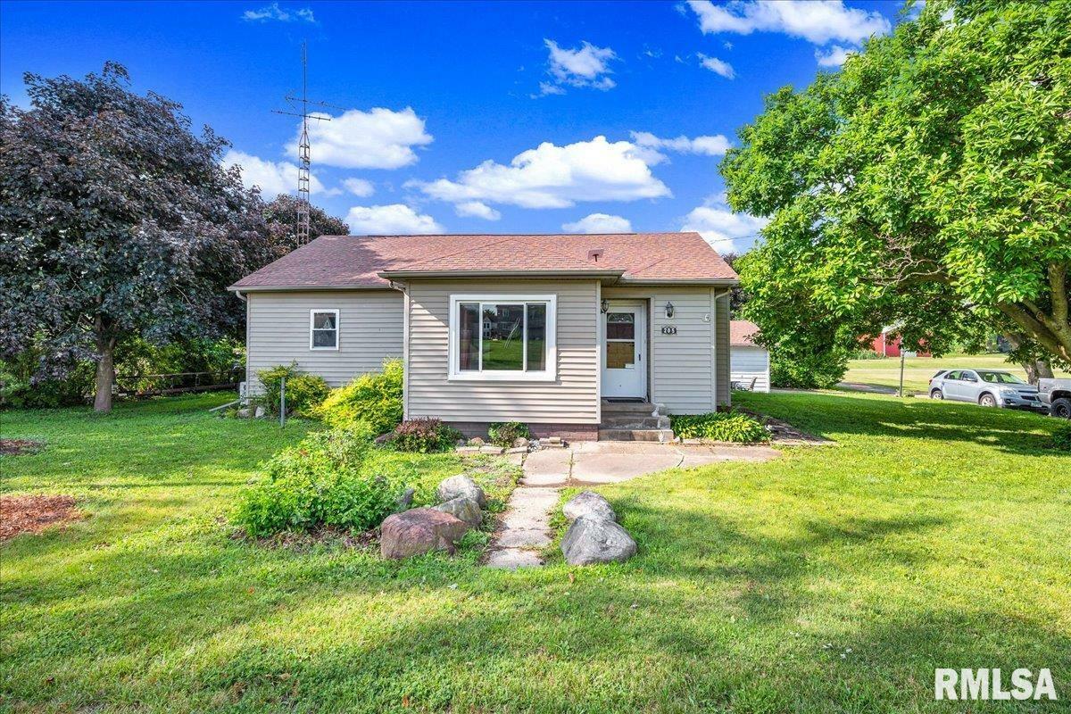 Property Photo: 205 W Locust Street IL 61541