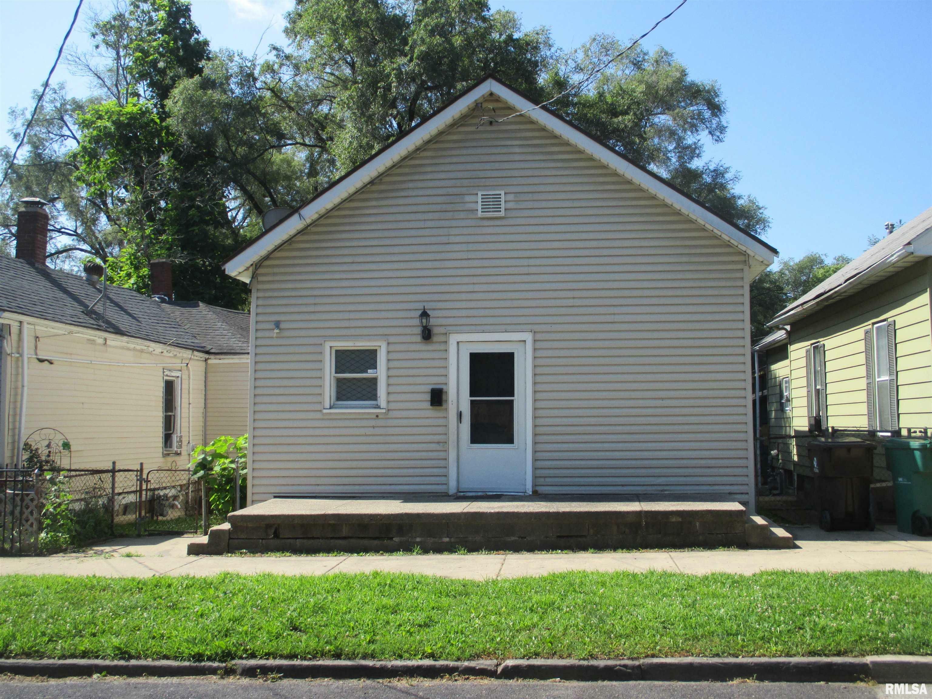 Property Photo: 1810 W Latrobe Street IL 61605