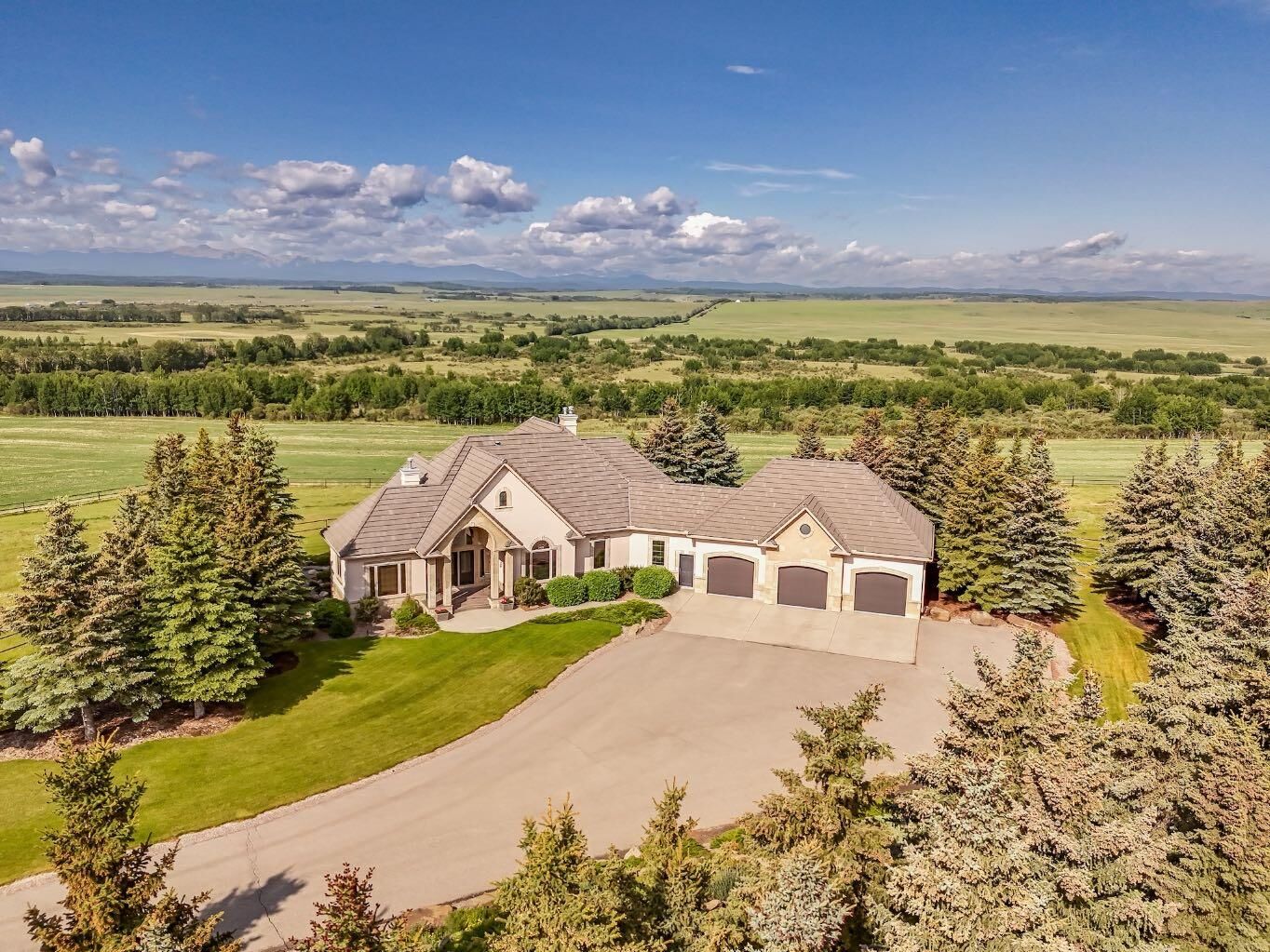 Property Photo:  43062 Township Road 250  AB T3Z 3H9 